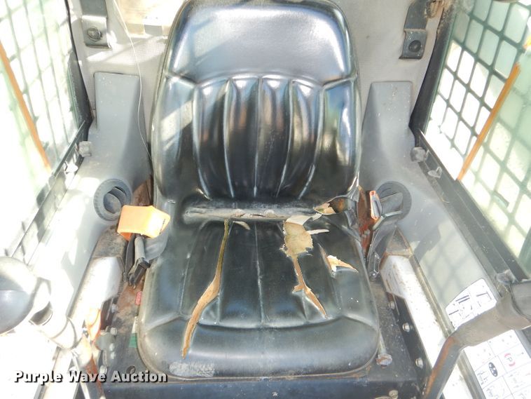 image for item DH4301 2003 Bobcat S250 skid steer