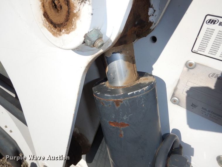 image for item DH4301 2003 Bobcat S250 skid steer