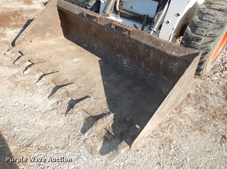 image for item DH4301 2003 Bobcat S250 skid steer