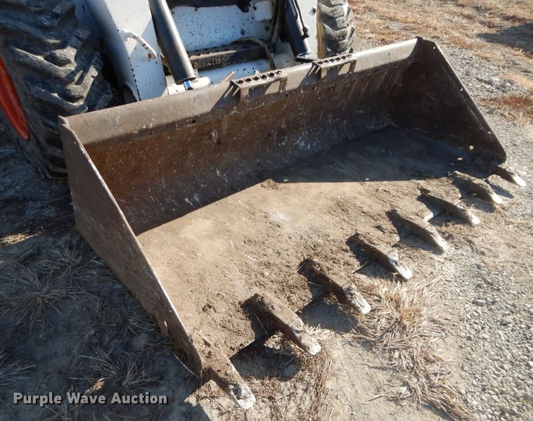 image for item DH4301 2003 Bobcat S250 skid steer