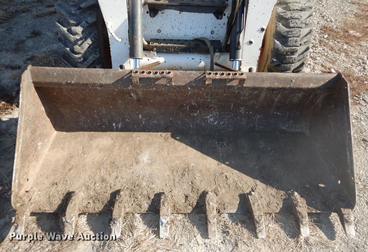 image for item DH4301 2003 Bobcat S250 skid steer