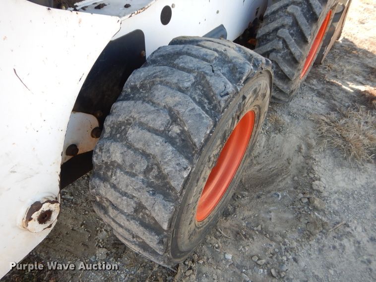 image for item DH4301 2003 Bobcat S250 skid steer