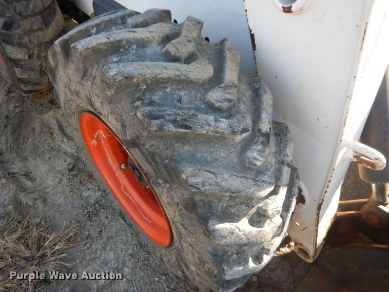 image for item DH4301 2003 Bobcat S250 skid steer