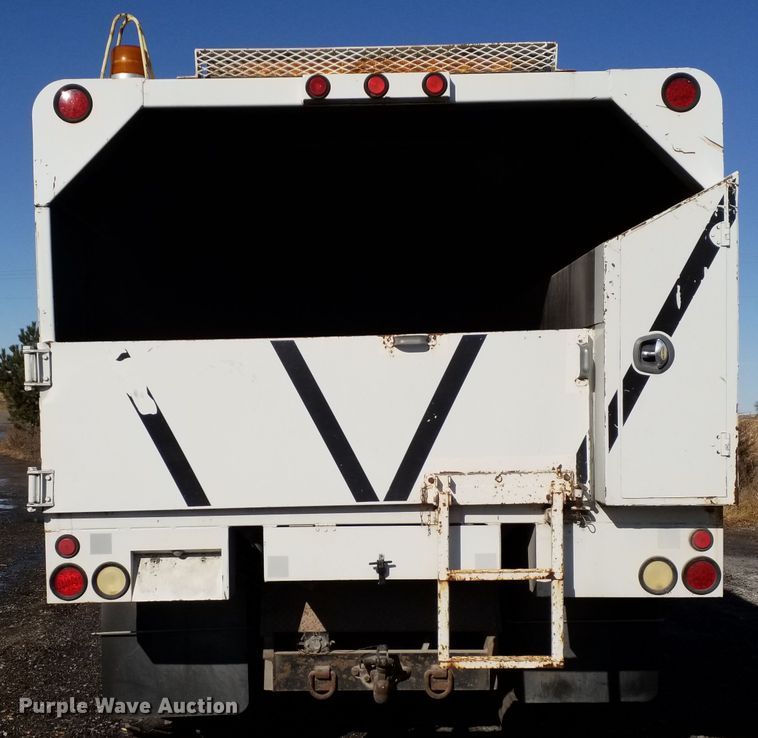 image for item GJ9173 1986 GMC 7000 chipper truck