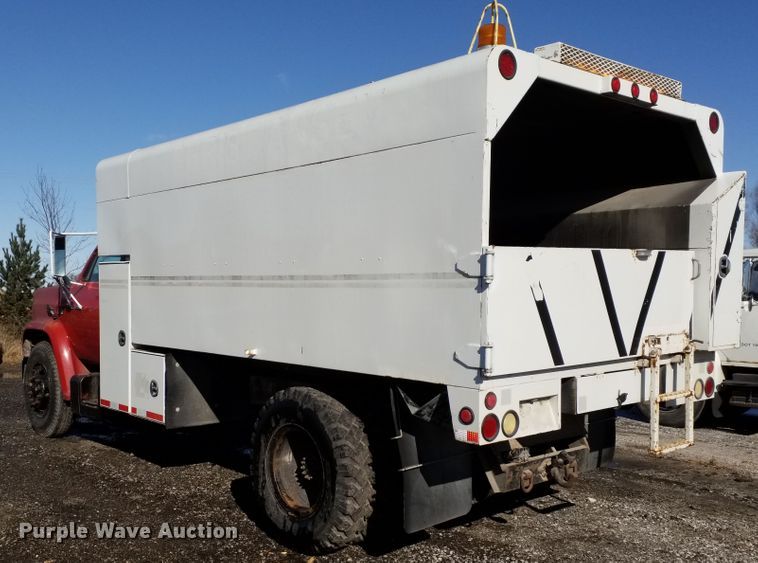 image for item GJ9173 1986 GMC 7000 chipper truck