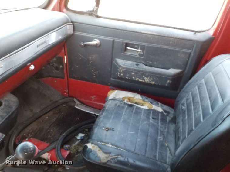 image for item GJ9173 1986 GMC 7000 chipper truck