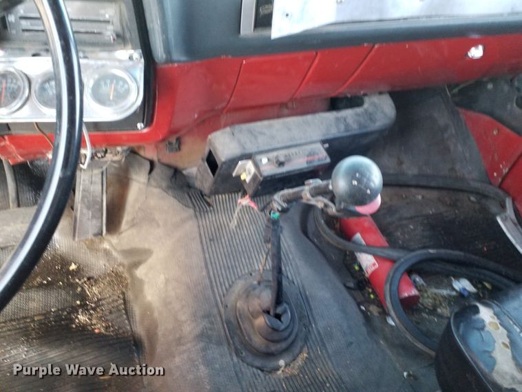 image for item GJ9173 1986 GMC 7000 chipper truck