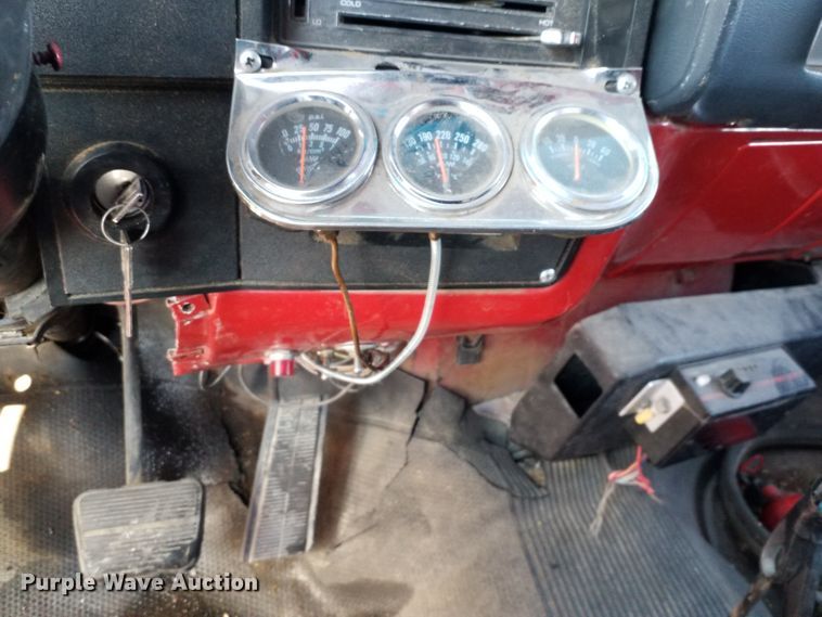 image for item GJ9173 1986 GMC 7000 chipper truck