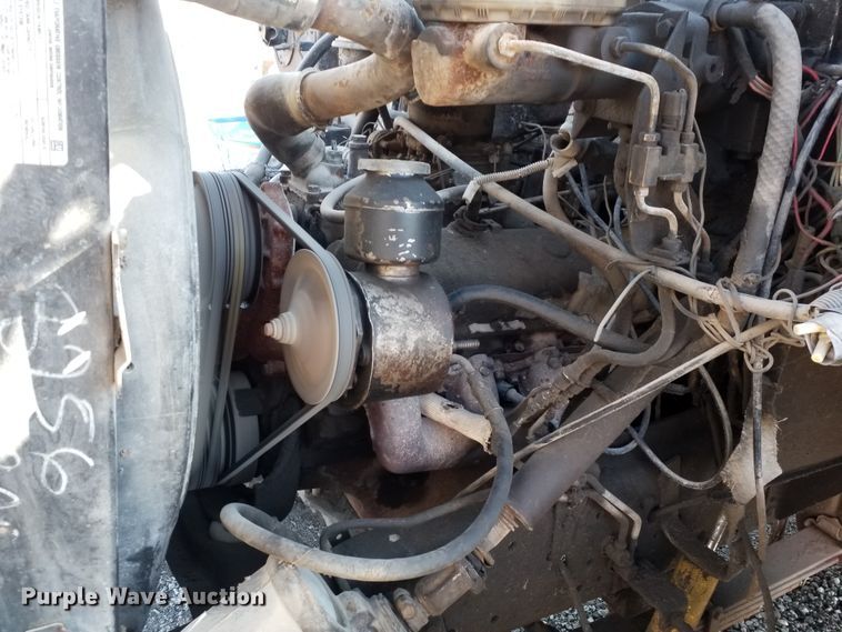 image for item GJ9173 1986 GMC 7000 chipper truck