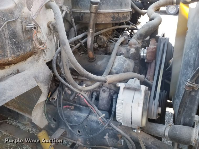 image for item GJ9173 1986 GMC 7000 chipper truck