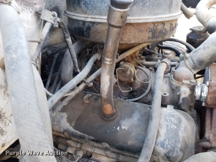 image for item GJ9173 1986 GMC 7000 chipper truck