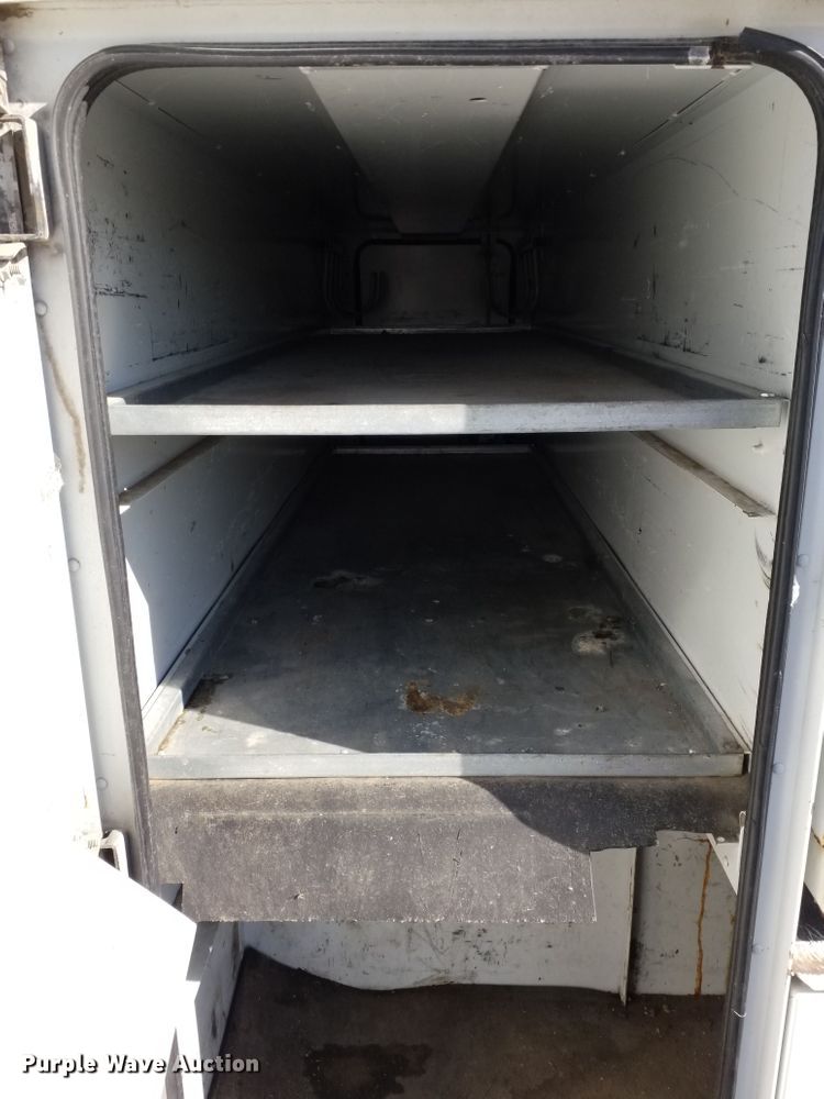 image for item GJ9173 1986 GMC 7000 chipper truck