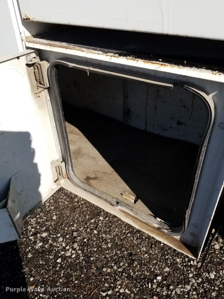 image for item GJ9173 1986 GMC 7000 chipper truck