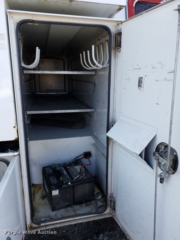 image for item GJ9173 1986 GMC 7000 chipper truck