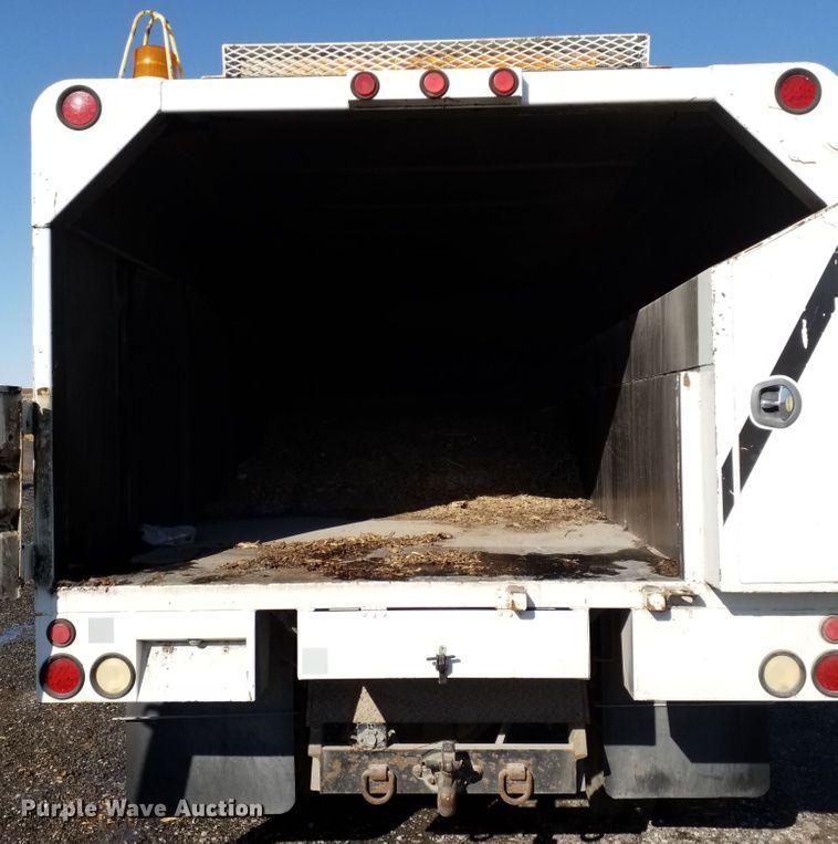 image for item GJ9173 1986 GMC 7000 chipper truck