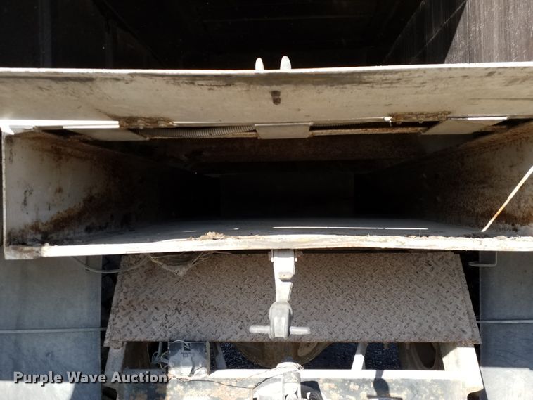 image for item GJ9173 1986 GMC 7000 chipper truck