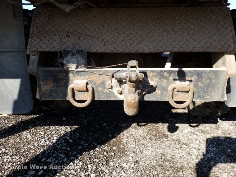 image for item GJ9173 1986 GMC 7000 chipper truck