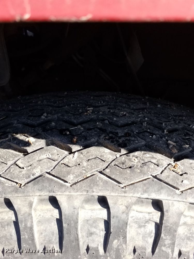 image for item GJ9173 1986 GMC 7000 chipper truck