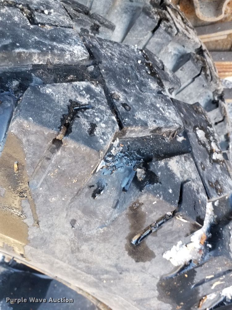 image for item GJ9173 1986 GMC 7000 chipper truck