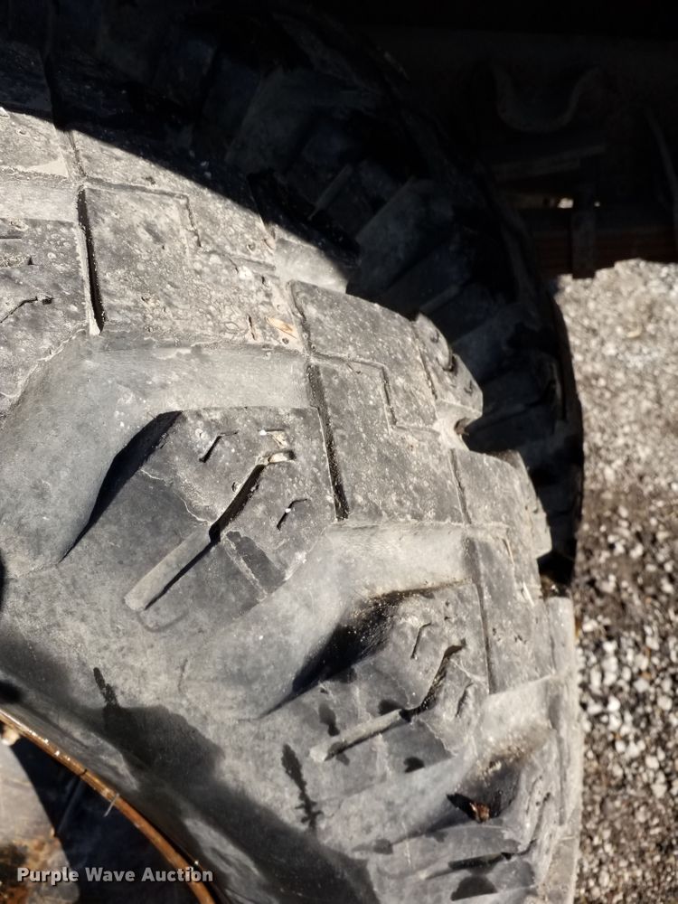 image for item GJ9173 1986 GMC 7000 chipper truck