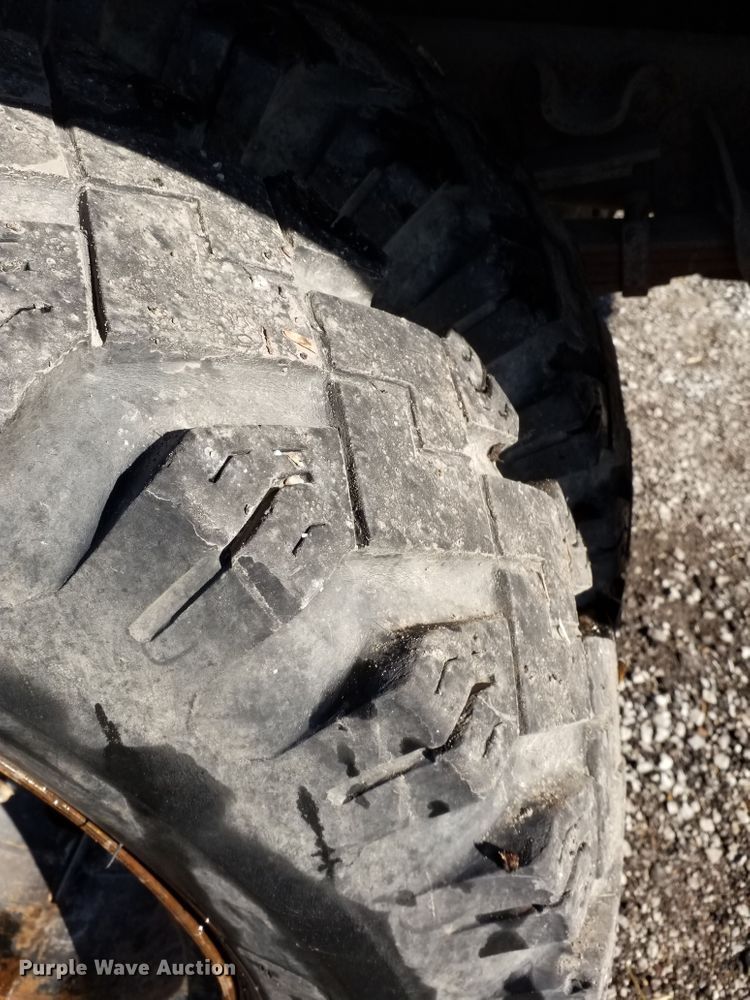 image for item GJ9173 1986 GMC 7000 chipper truck