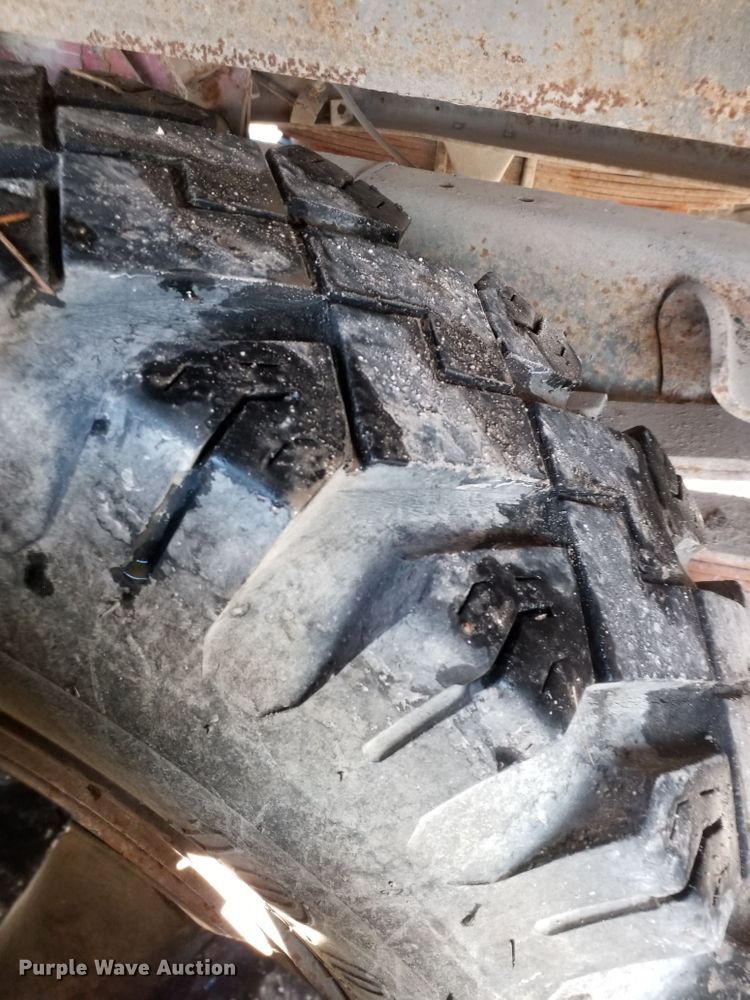 image for item GJ9173 1986 GMC 7000 chipper truck