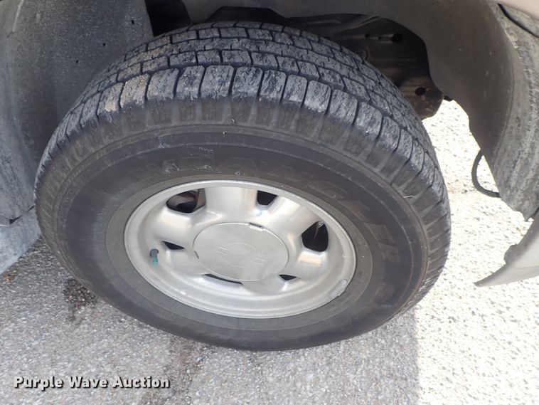 image for item DC3386 2003 GMC Yukon SUV