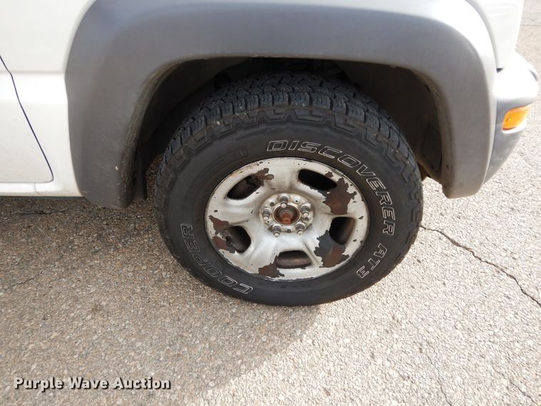 image for item DE4189 2003 Jeep Liberty Sport SUV