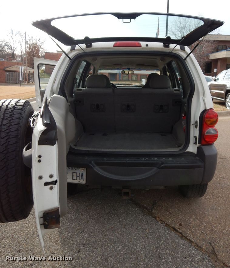 image for item DE4189 2003 Jeep Liberty Sport SUV