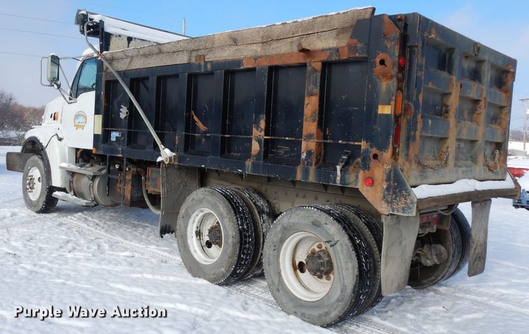 image for item DE4199 2006 Sterling L-Line dump truck