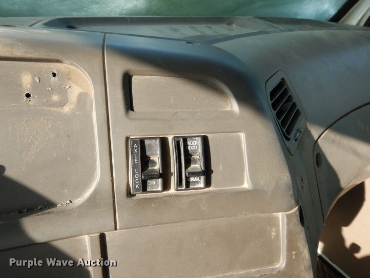 image for item DE4199 2006 Sterling L-Line dump truck