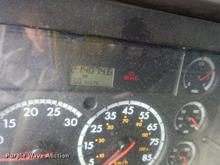 image for item DE4199 2006 Sterling L-Line dump truck