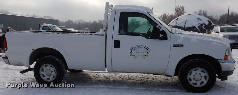 image for item DE4200 2003 Ford F250 Super Duty XL pickup truck