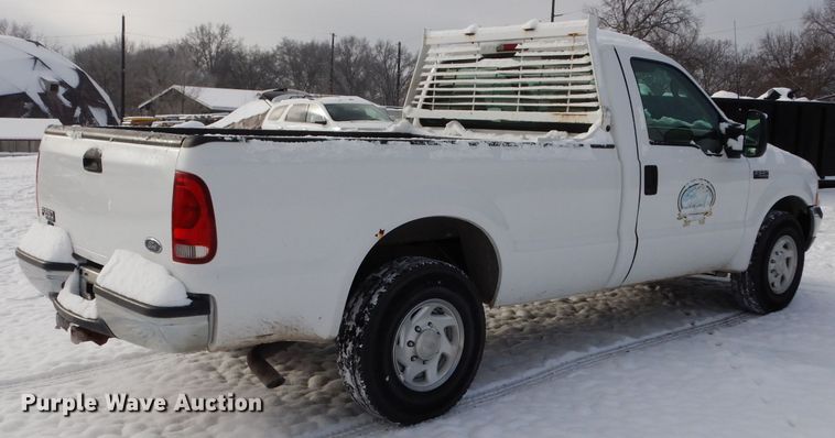 image for item DE4200 2003 Ford F250 Super Duty XL pickup truck