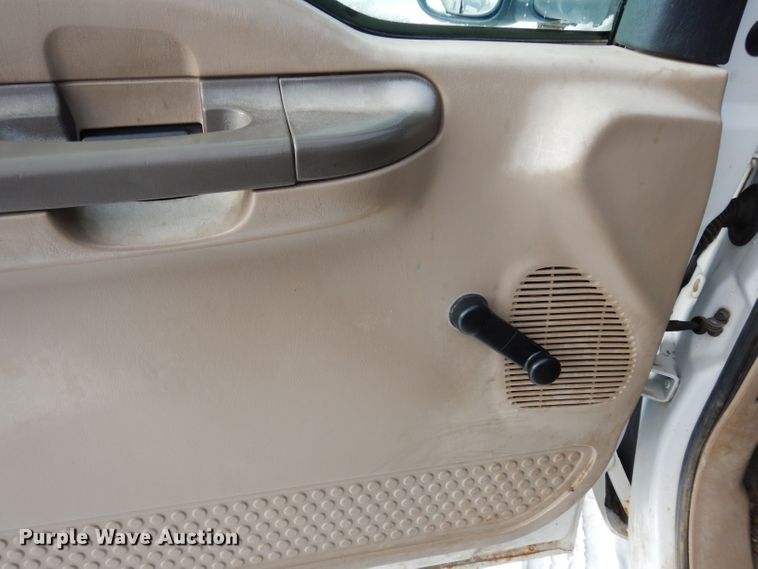 image for item DE4200 2003 Ford F250 Super Duty XL pickup truck