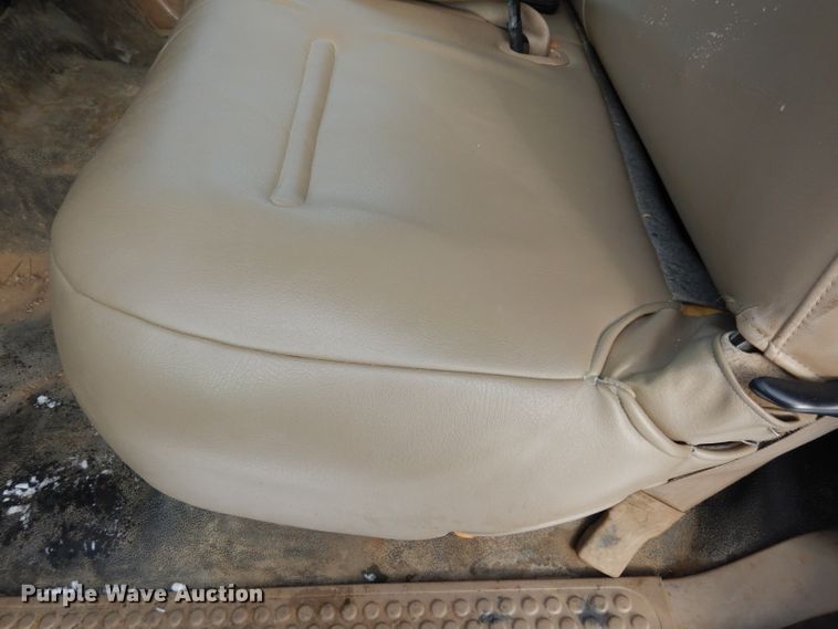 image for item DE4200 2003 Ford F250 Super Duty XL pickup truck