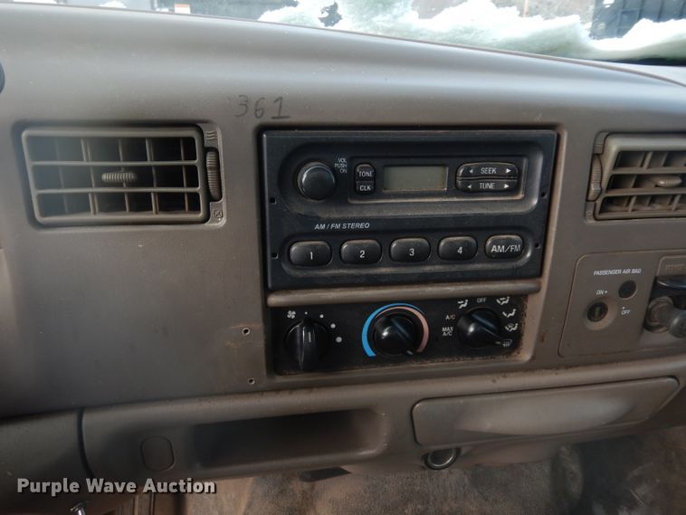 image for item DE4200 2003 Ford F250 Super Duty XL pickup truck