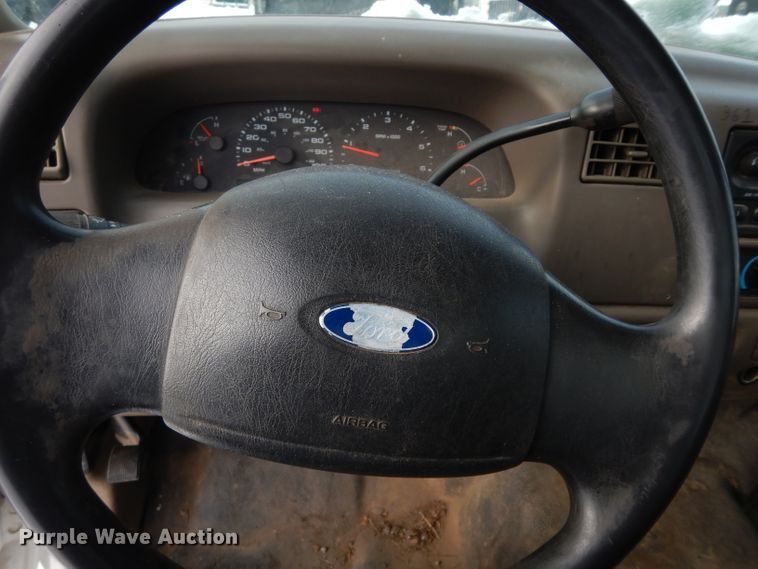 image for item DE4200 2003 Ford F250 Super Duty XL pickup truck