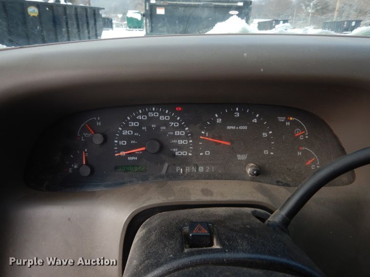 image for item DE4200 2003 Ford F250 Super Duty XL pickup truck