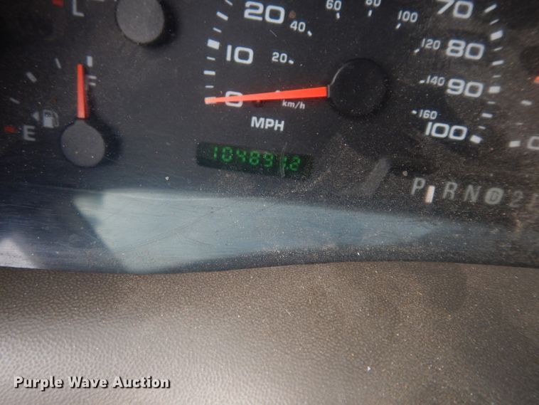 image for item DE4200 2003 Ford F250 Super Duty XL pickup truck