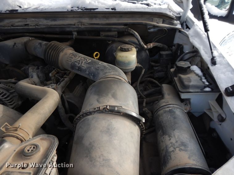 image for item DE4200 2003 Ford F250 Super Duty XL pickup truck