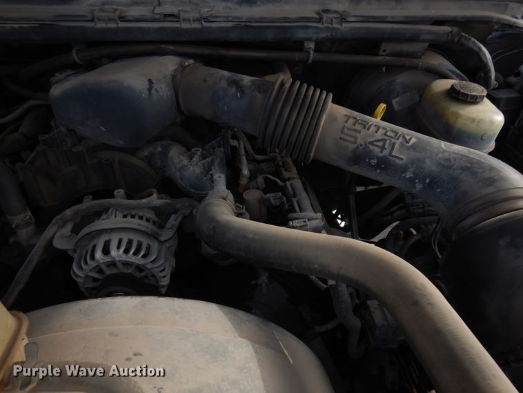 image for item DE4200 2003 Ford F250 Super Duty XL pickup truck