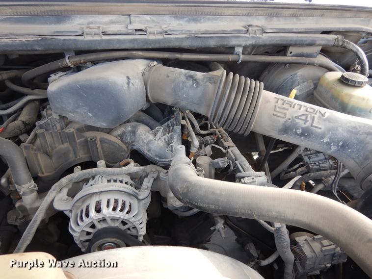 image for item DE4200 2003 Ford F250 Super Duty XL pickup truck