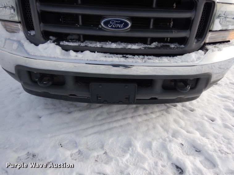 image for item DE4200 2003 Ford F250 Super Duty XL pickup truck