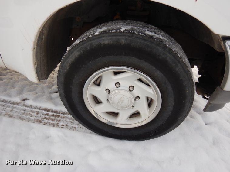 image for item DE4200 2003 Ford F250 Super Duty XL pickup truck