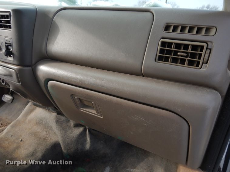 image for item DE4200 2003 Ford F250 Super Duty XL pickup truck