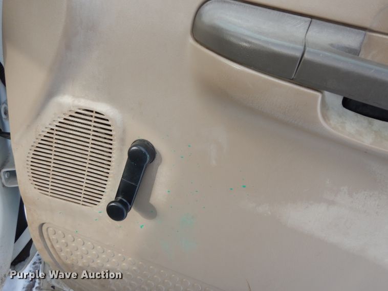 image for item DE4200 2003 Ford F250 Super Duty XL pickup truck