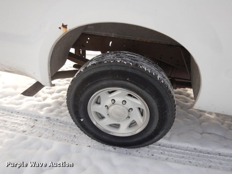 image for item DE4200 2003 Ford F250 Super Duty XL pickup truck