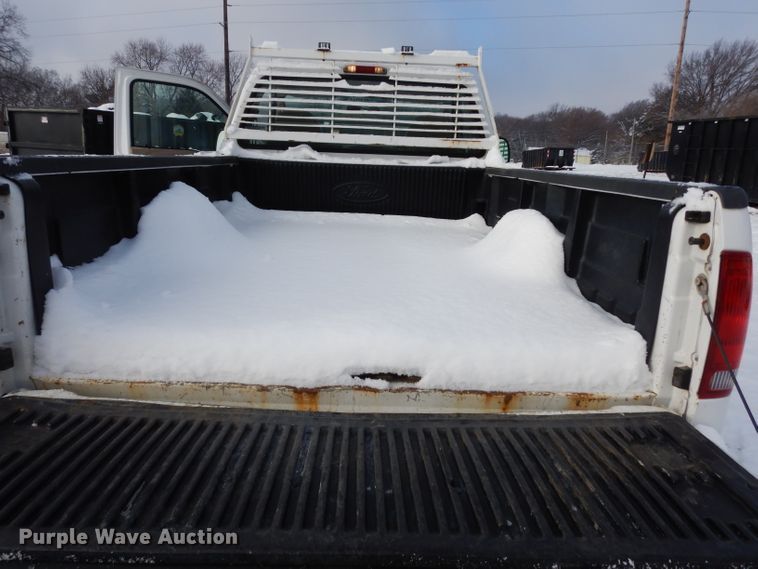 image for item DE4200 2003 Ford F250 Super Duty XL pickup truck