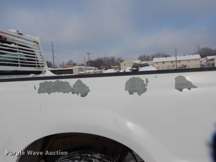 image for item DE4200 2003 Ford F250 Super Duty XL pickup truck